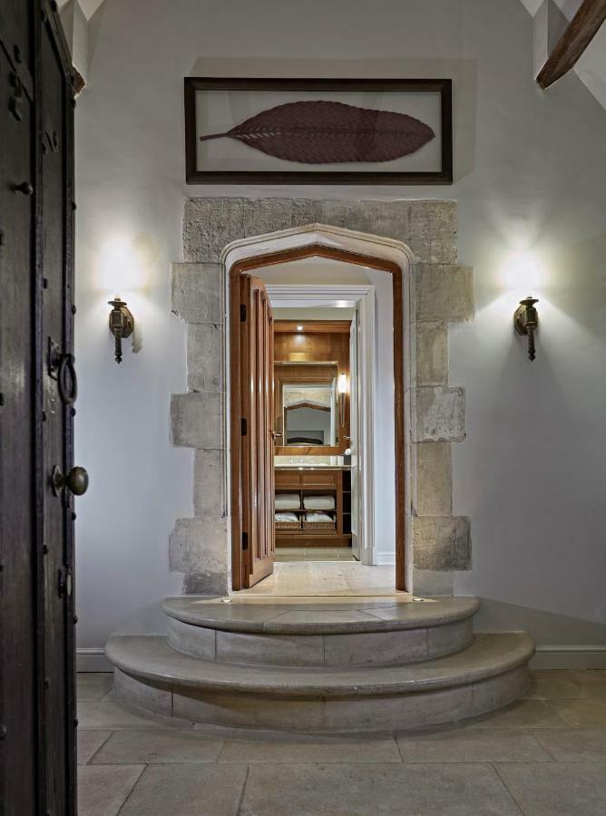 Suite,785925996:JPEG