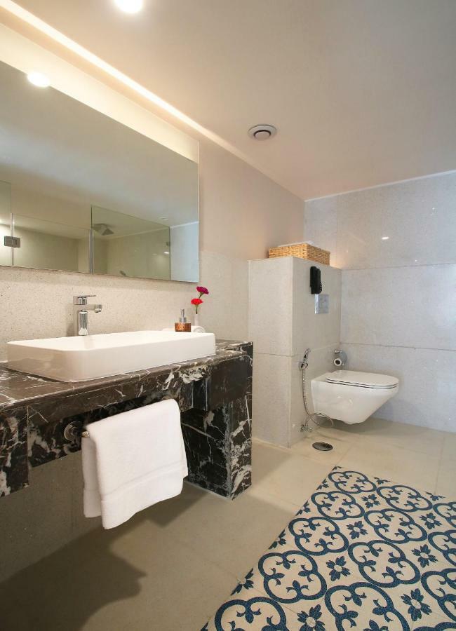 Executive suite with 4 Pints of Beer and 25% discount on FNB & Laundry,789860475:JPEG