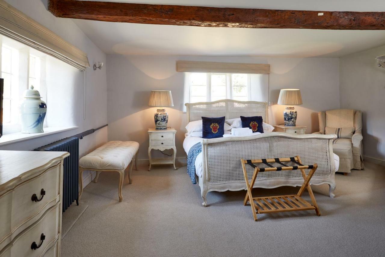 Deluxe Double Room open Bathroom