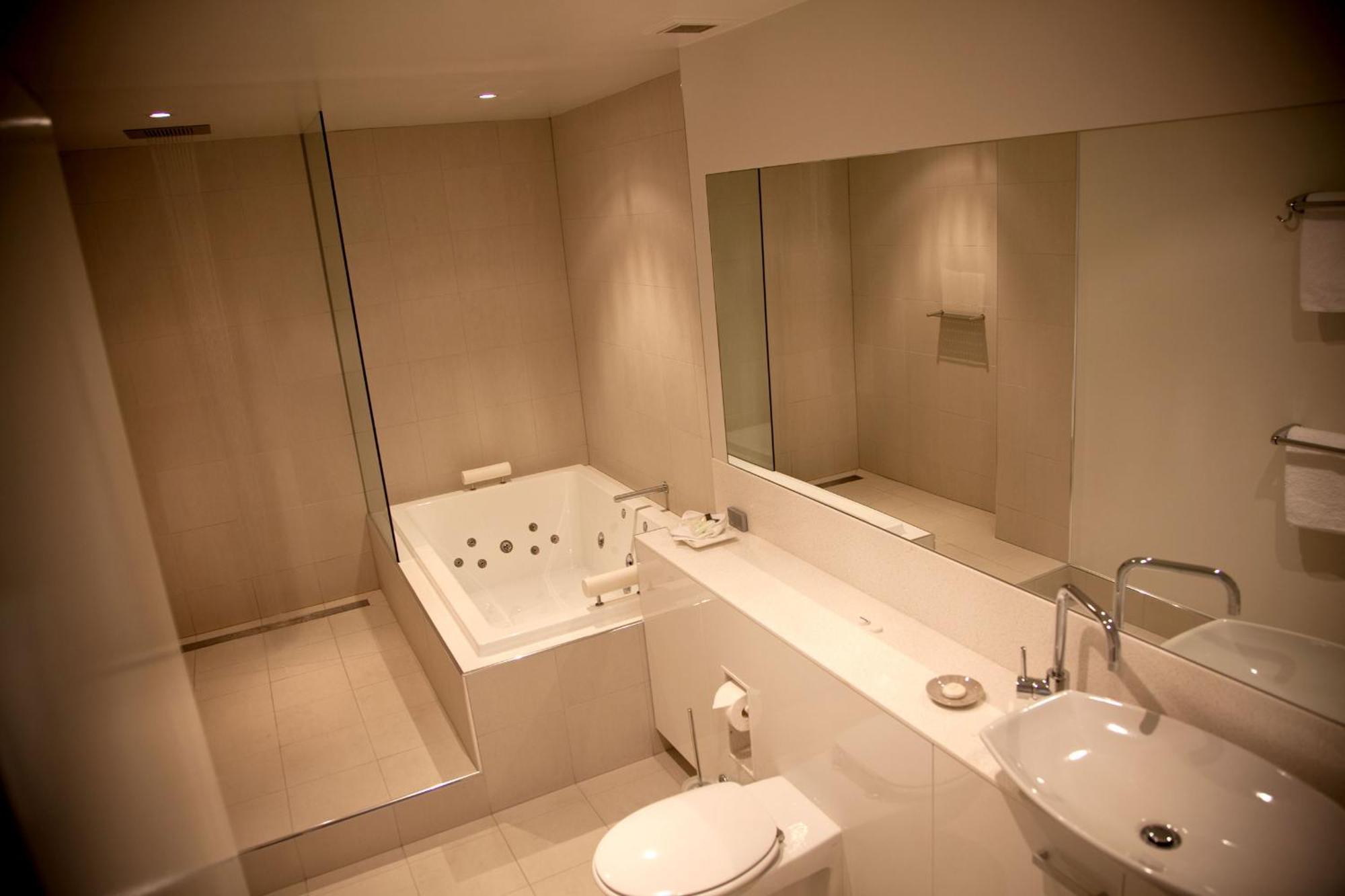 Executive Spa Suite