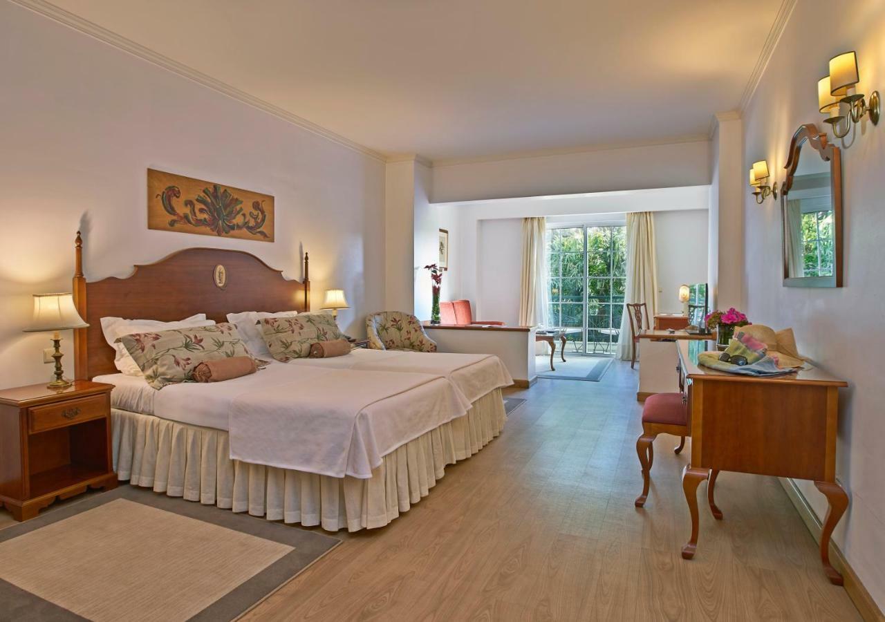 Chambre Double ou Lits Jumeaux Premium avec Balcon - Vue sur Jardin