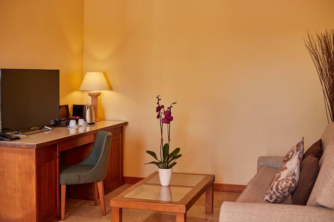Grand Suite with Private Pool,806888628:JPEG