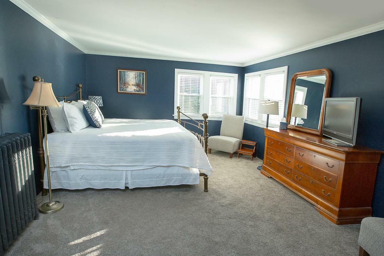 Deluxe King Suite