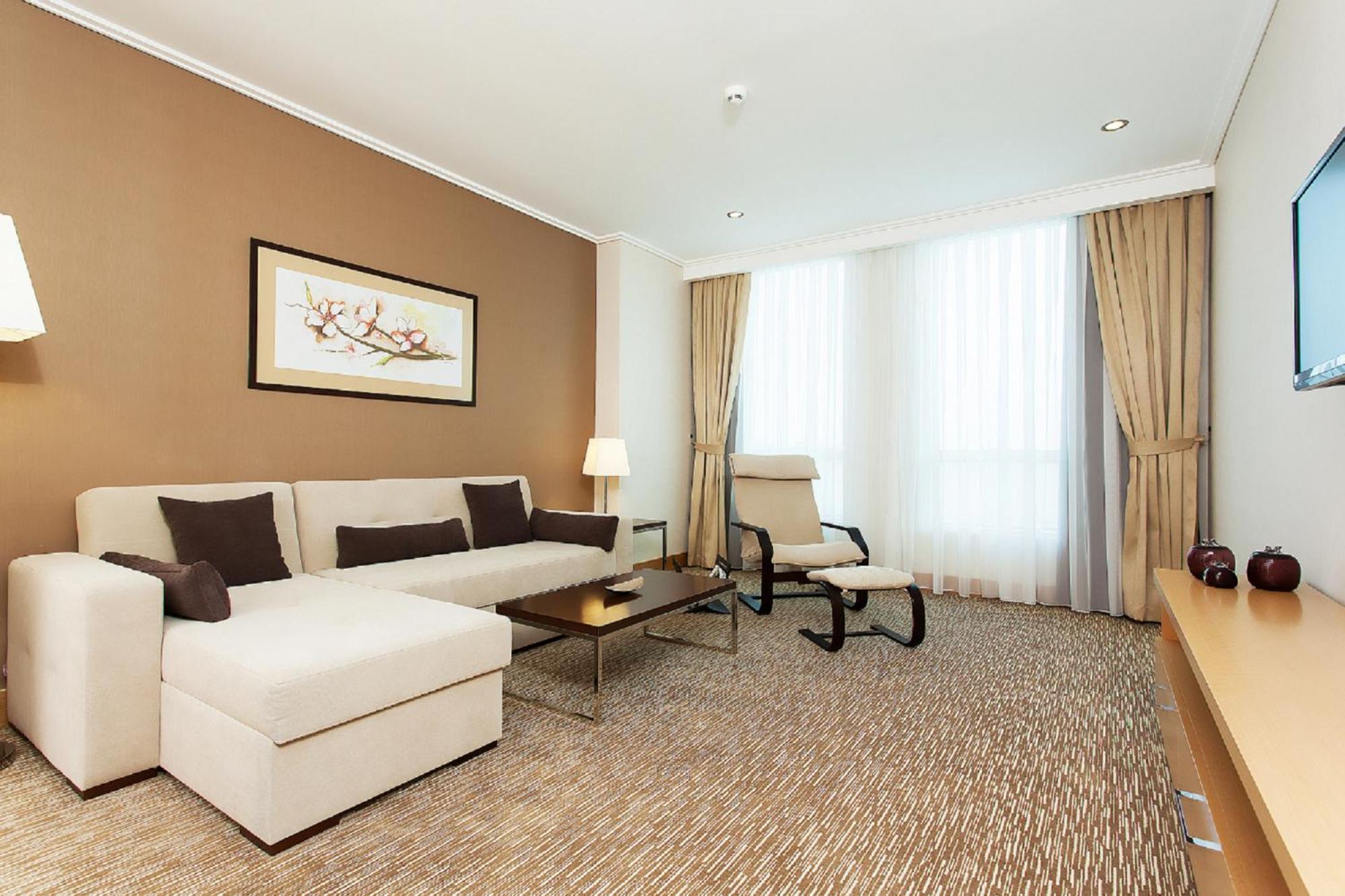 One-Bedroom Apartment with City View,823882817:JPEG