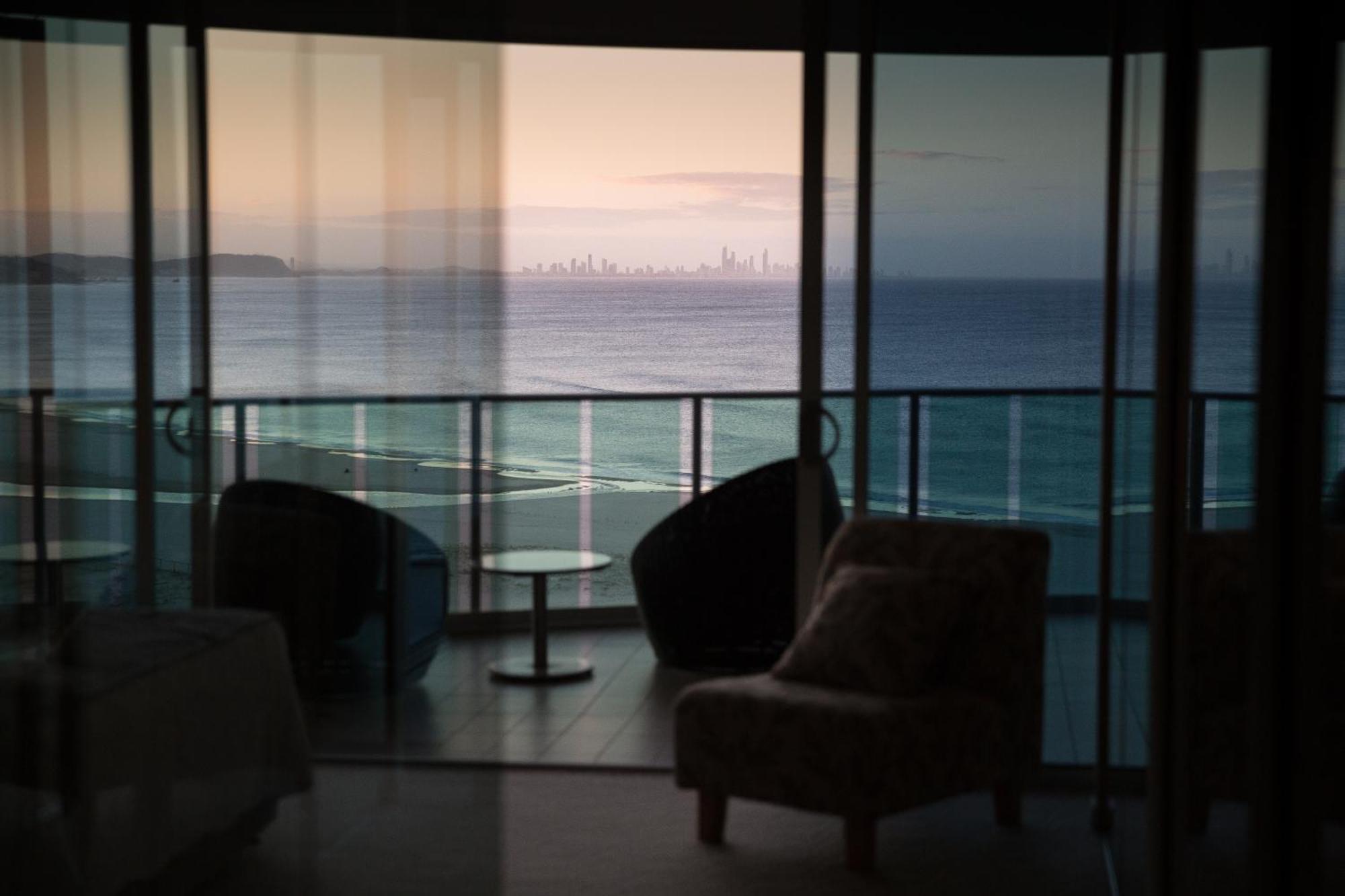 Luxury Three-Bedroom Apartment Ocean View