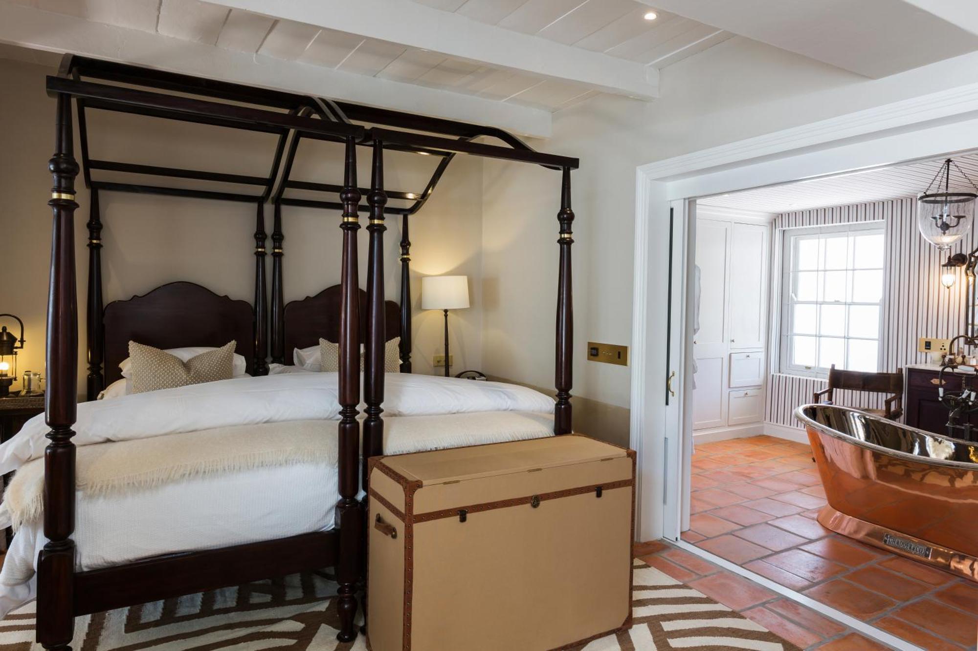 Deluxe King Suite