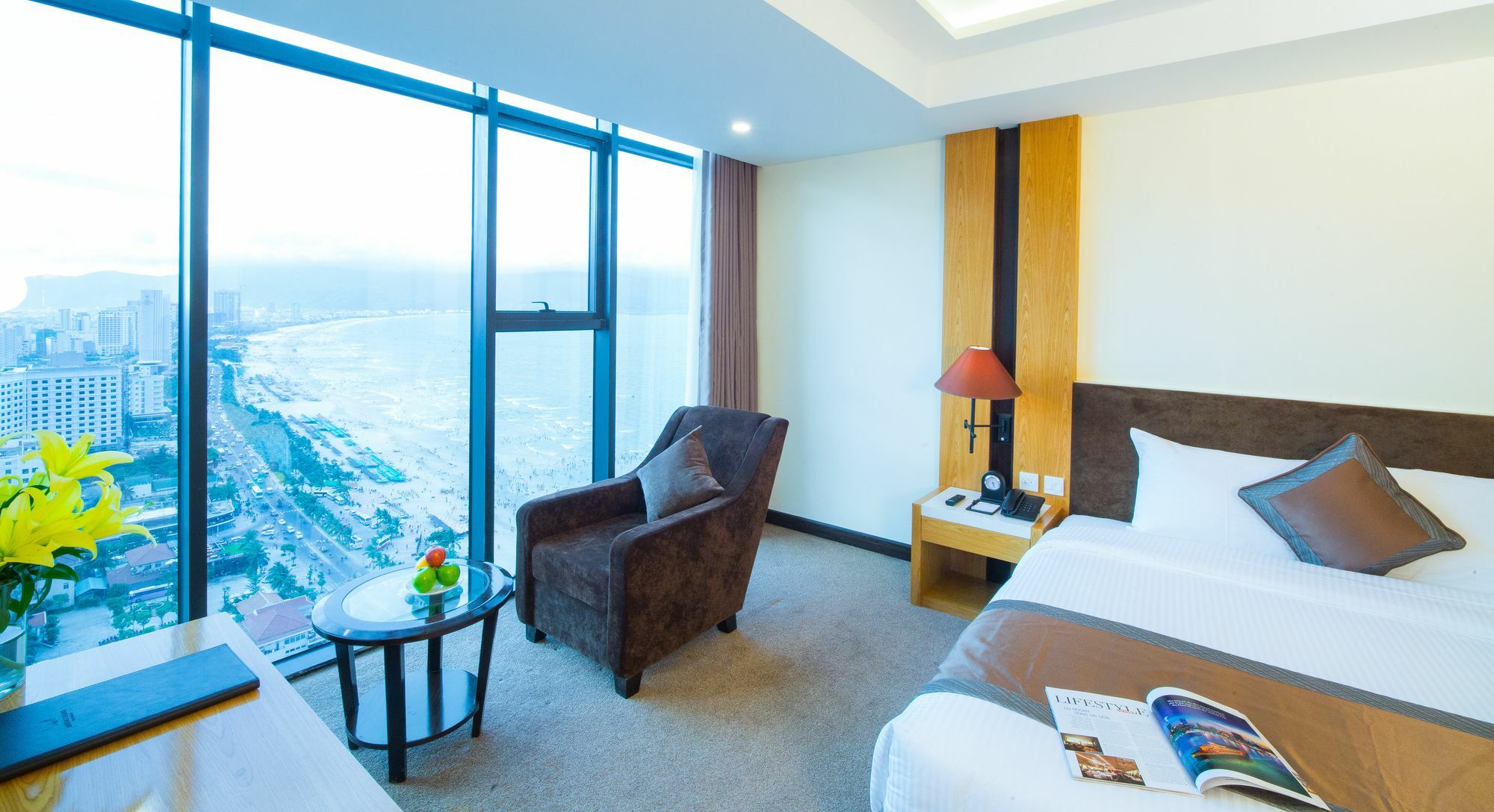 Deluxe King Room City View