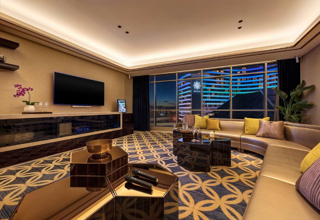 Deluxe Penthouse Suite Media Room