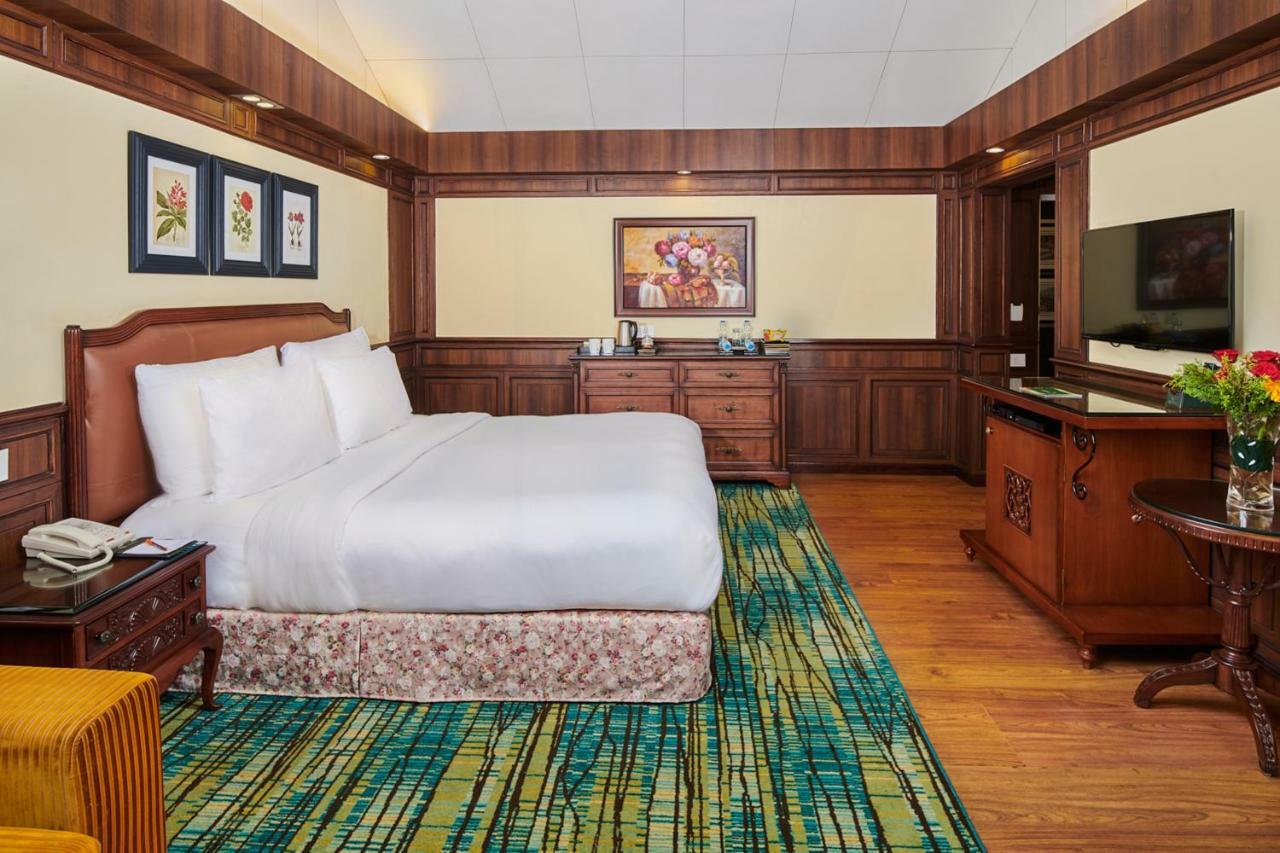 Executive Anderson Room (King) - 10% Discount on Foods & Soft Beverages* | 15% Discounts on Laundry Services* | INR 500 spa credit during your stay on selective Massage services. TnC Apply.* | Free Minibar - 2 cans of soft Beverages (Once on Arrival)