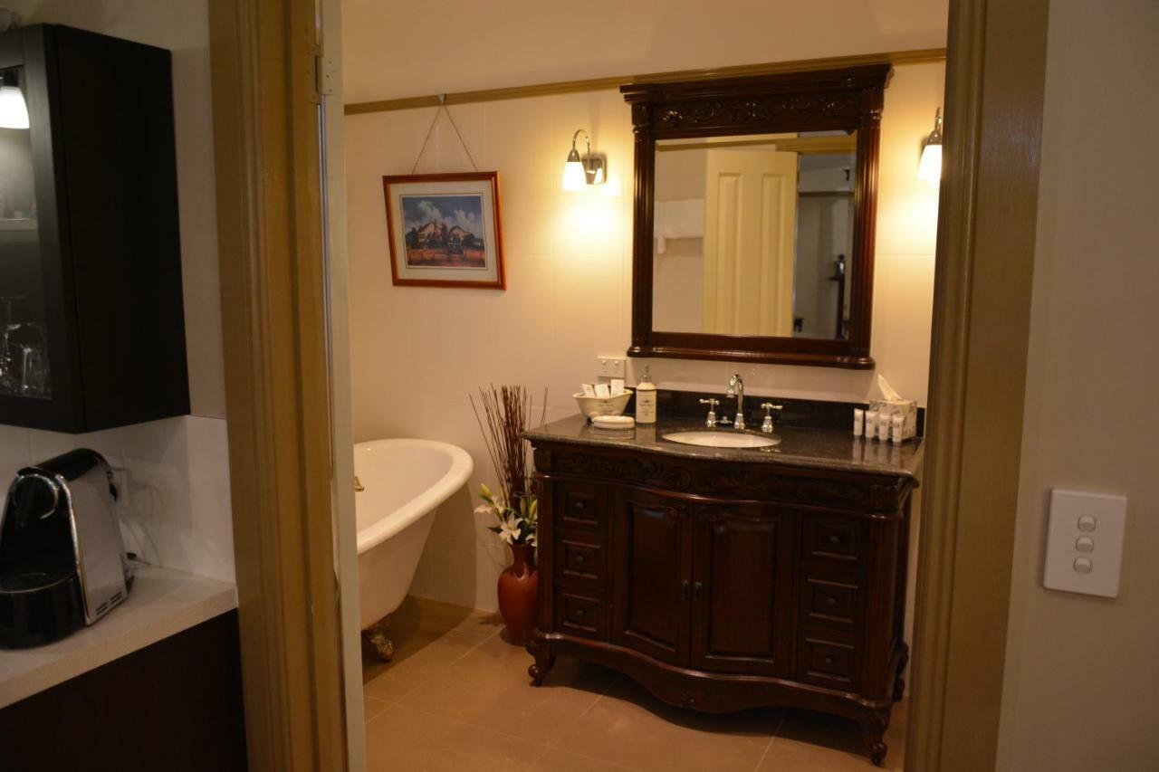 Deluxe Queen Suite