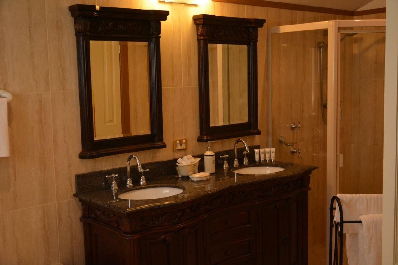 King Suite Spa Bath