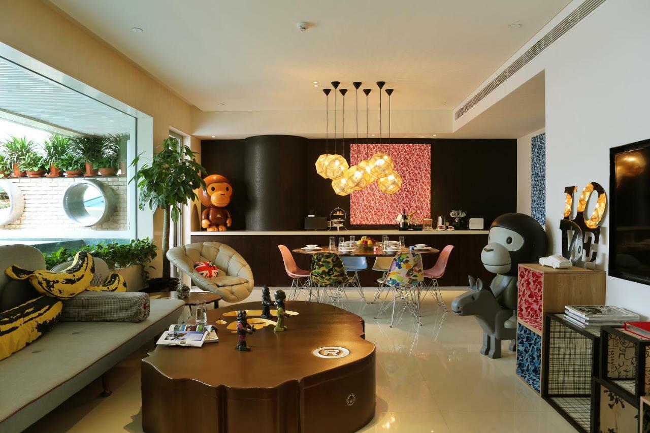 Deluxe Lagoon Suite