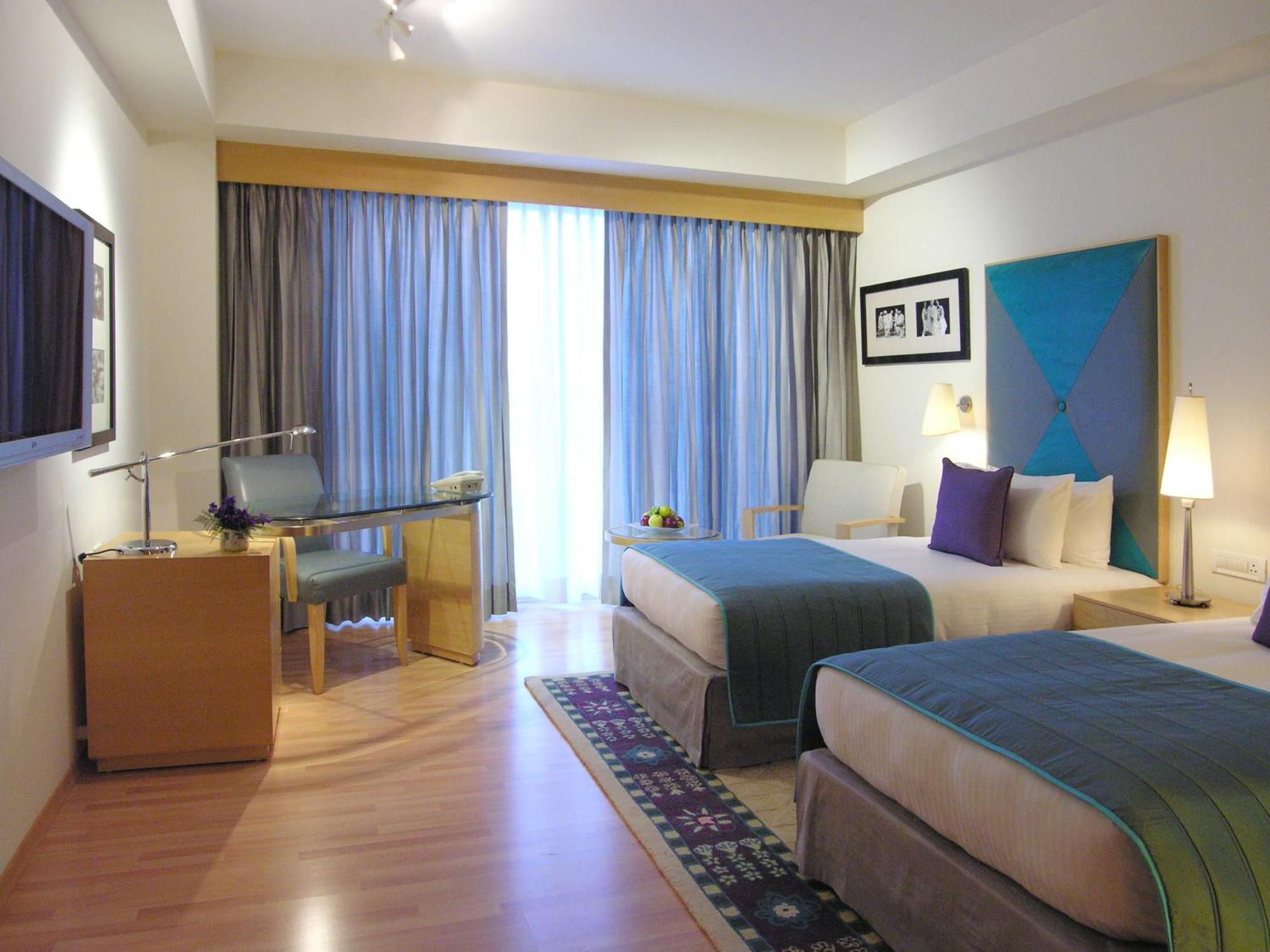 Superior Twin Room with City View