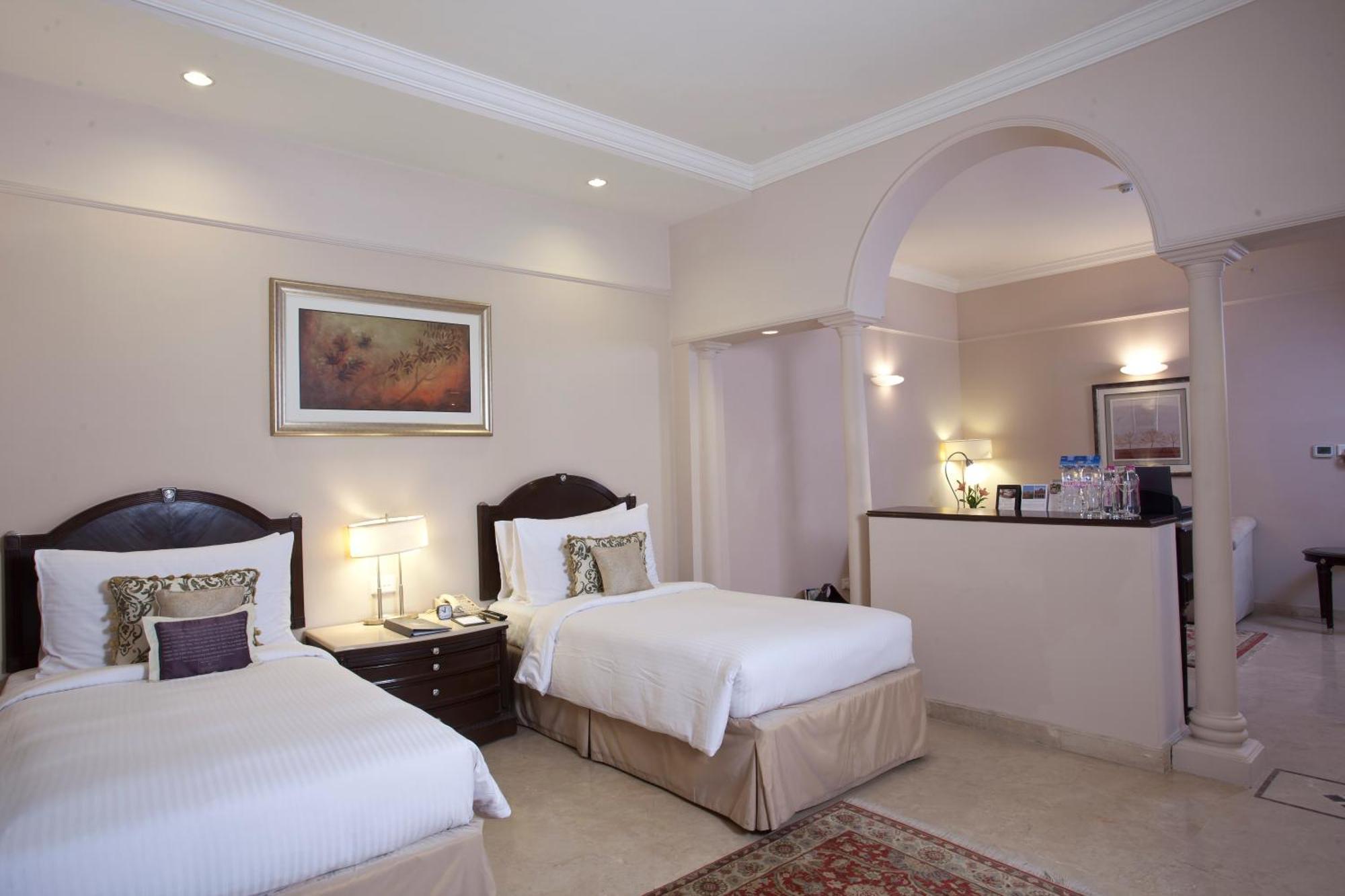 Grand Luxury Twin Bed Room
