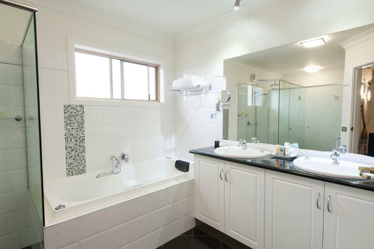 Luxury Suite Spa Bath
