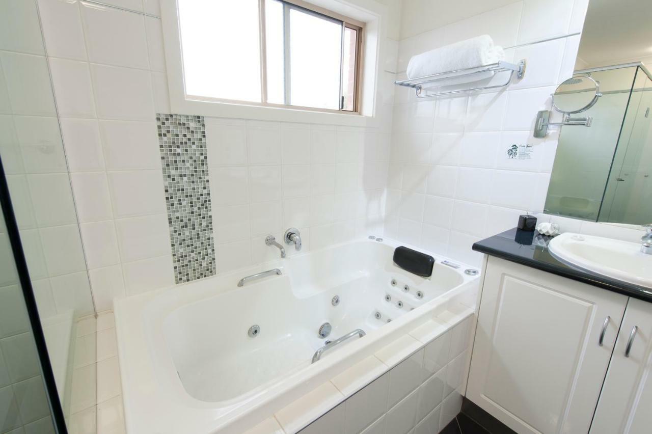 Luxury Suite Spa Bath
