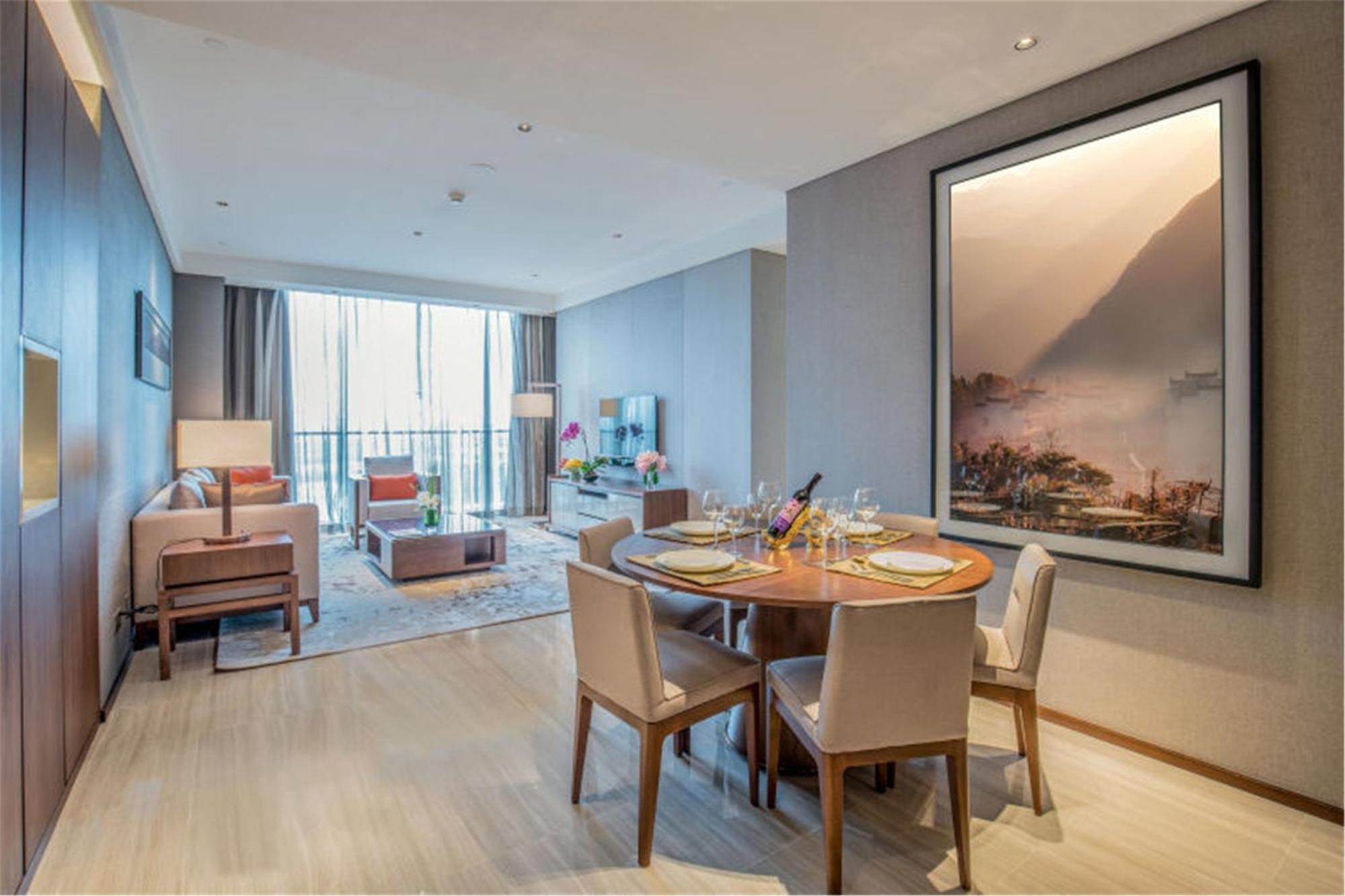 Deluxe Two-Bedroom Apartment