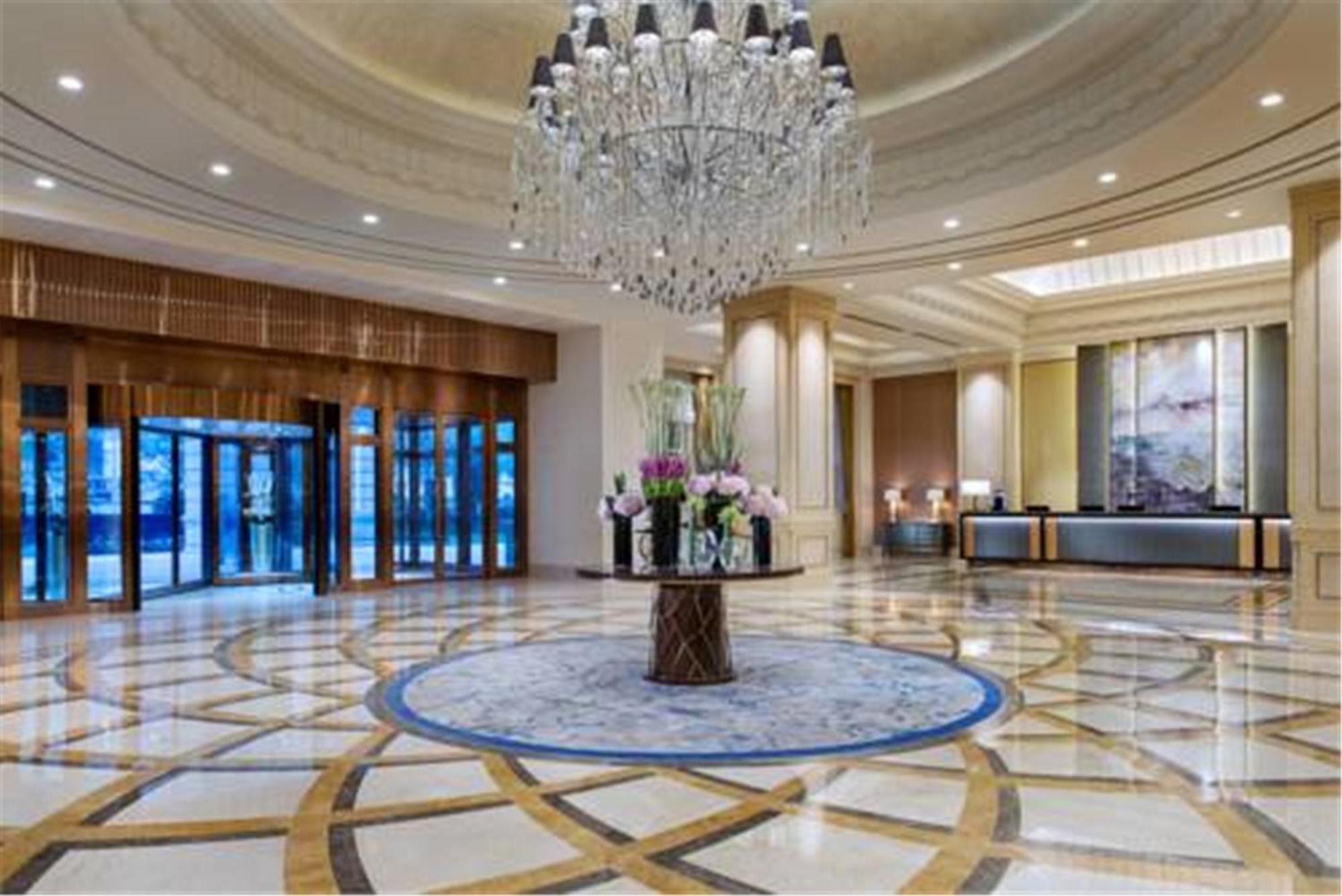 Superior King Room Club Access