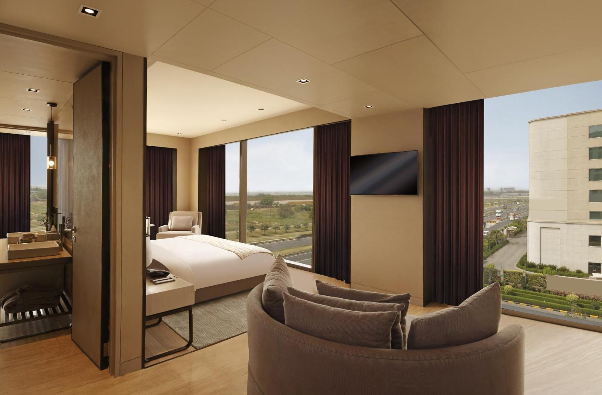 Panoramic Suite with Hi-Tea & Club Lounge Access, 15% Dis on Laundry, 2 way Airport Transfer, Floor Butler Service,892583284:JPEG