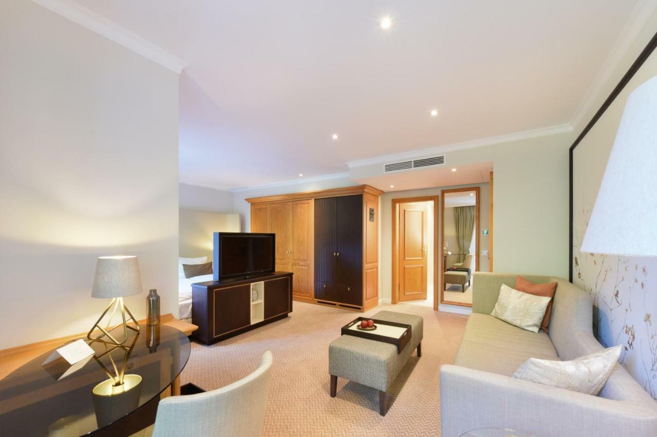 Boutique Comfort Room,909823042:JPEG