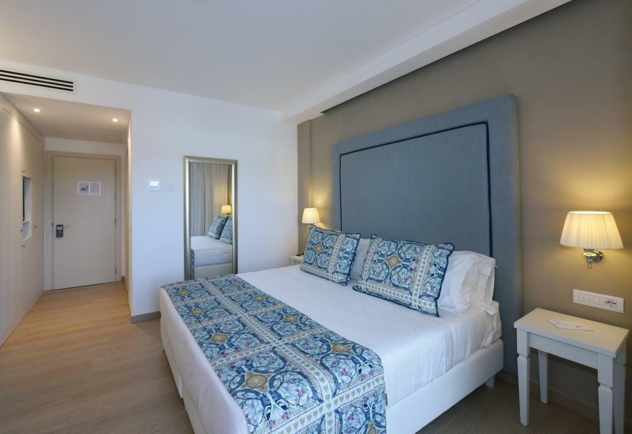 Deluxe Double Room with Balcony and Sea View,1216112965:JPEG