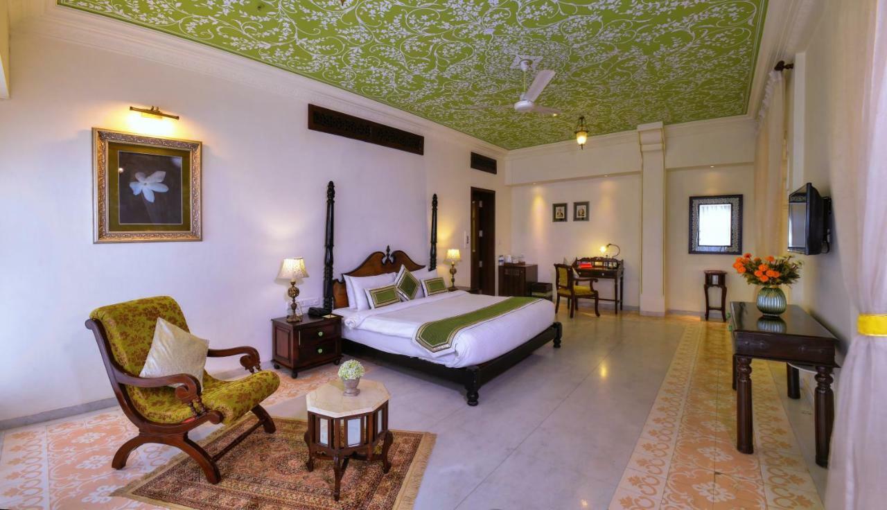 Superior King Suite