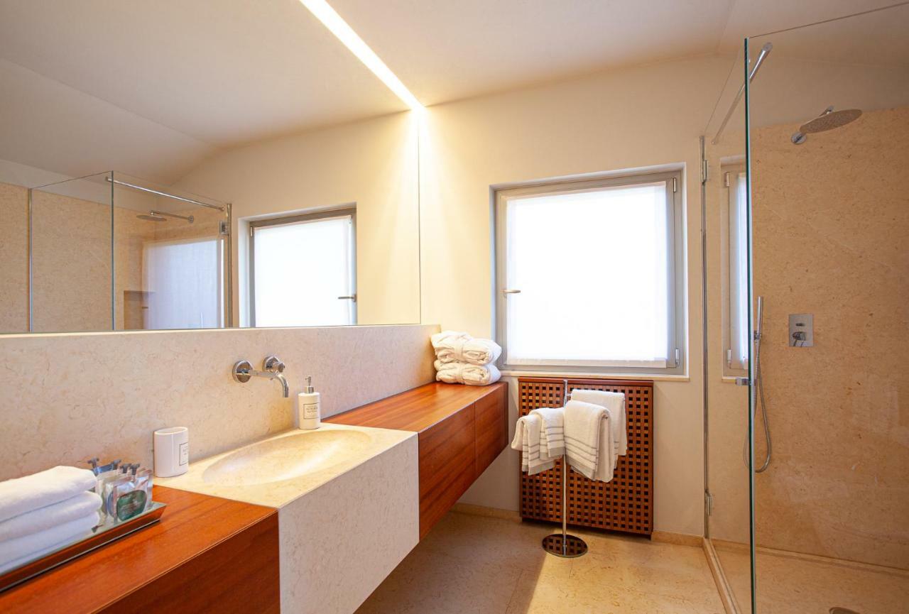 Deluxe Double Room with Balcony and Sea View
