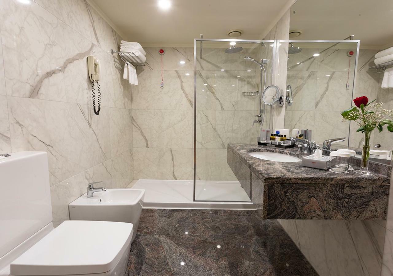 Suite with 1 Queen-Size Bed and Sofa Bed - Free Two Ways Airport Transfer,909713722:JPEG