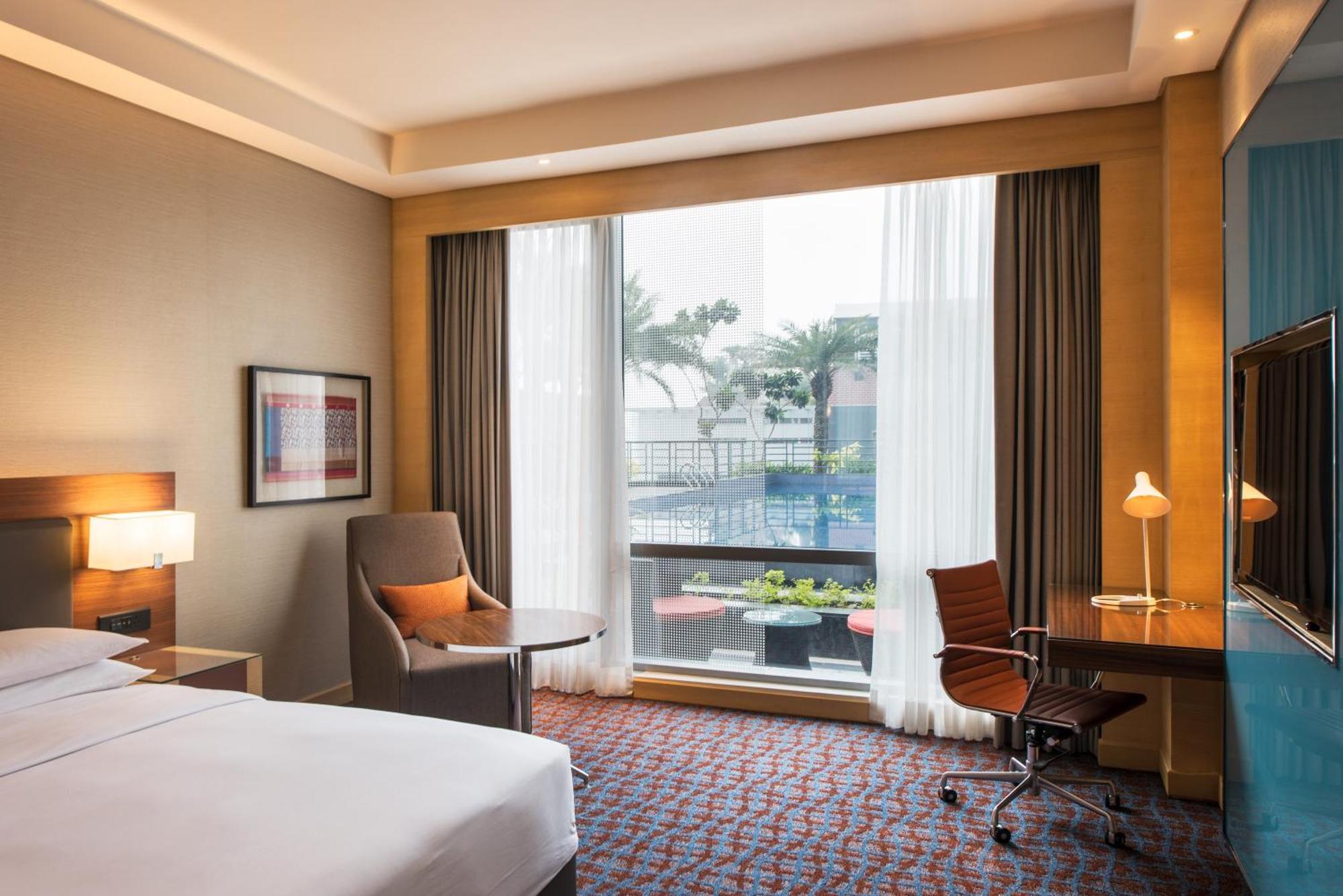 King Room | 20% discount on Food & Soft Beverage (No IRD) & Laundry