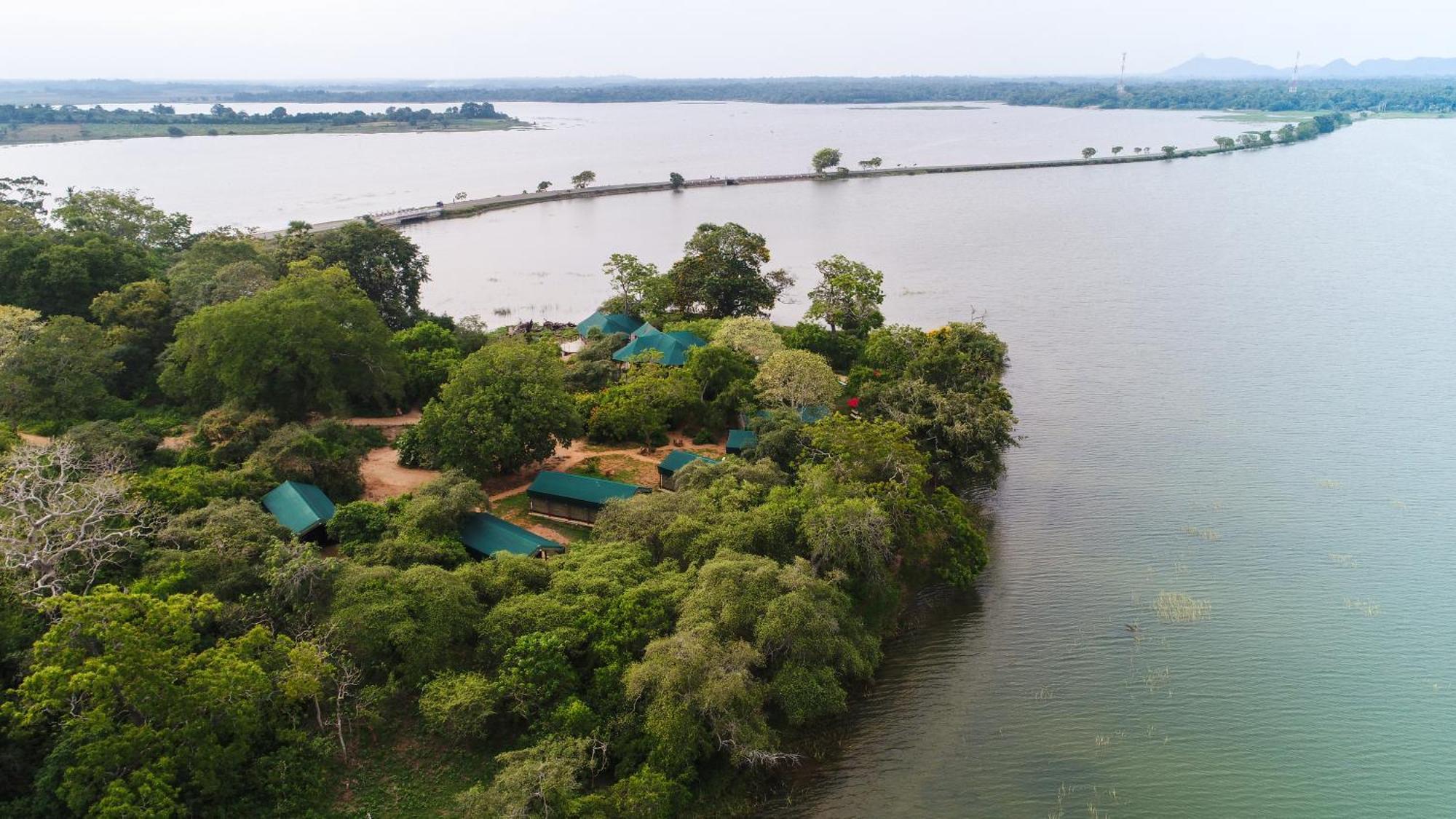 Deluxe Lodge Lake View Complimentary Cocktail & Bird Watching Nature Trail