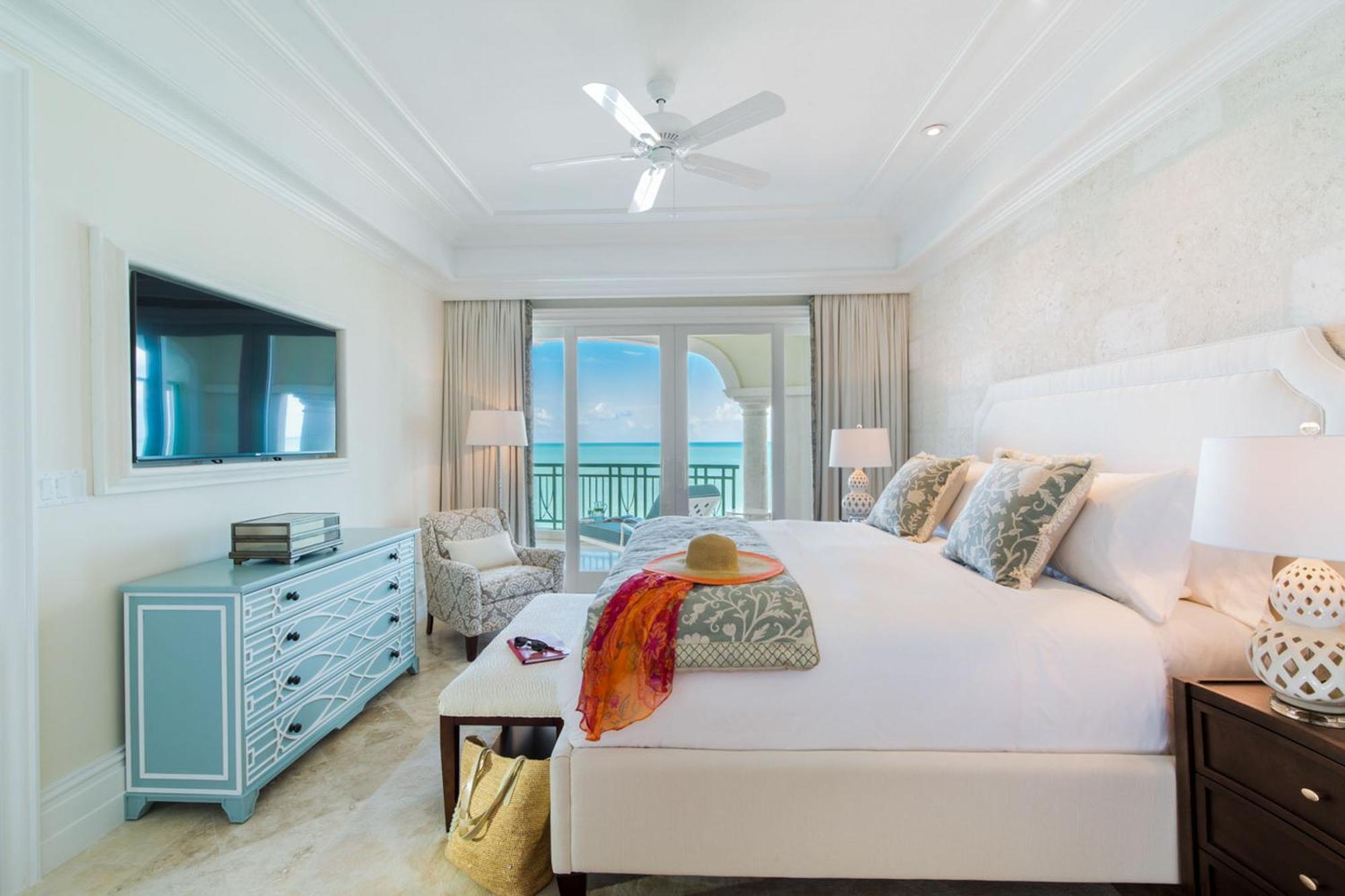 One-Bedroom Oceanfront Study