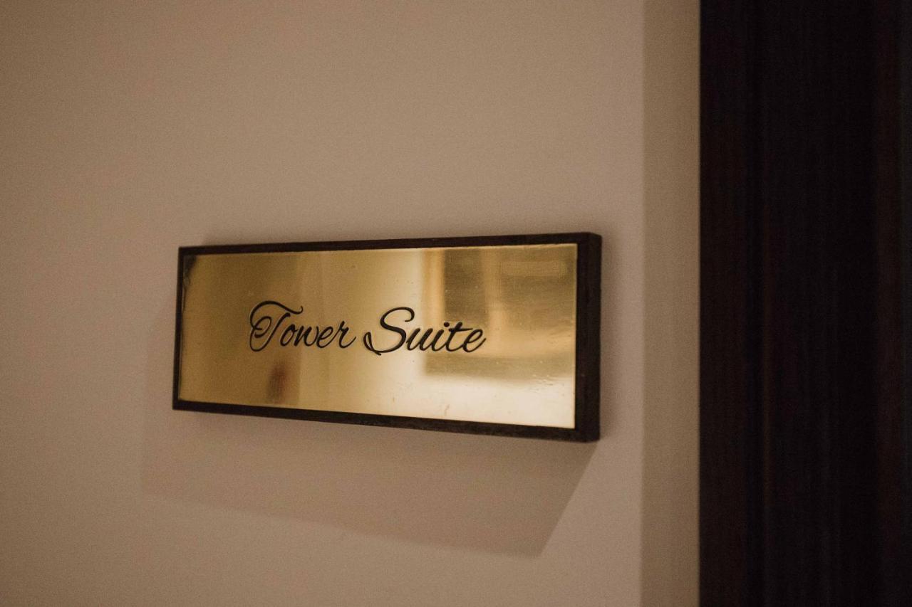 Tower Suite,918371725:JPEG