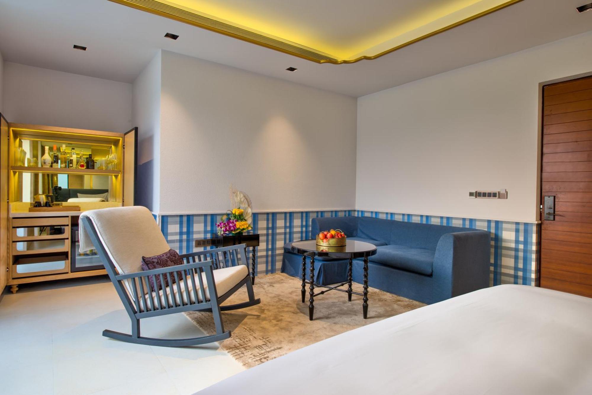 Premium Balcony Room King Bed - INR 2000 Meal Credit per stay, 20% discount on Spa & Laundry,923594398:JPEG