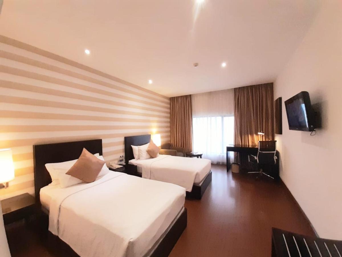 Premium Twin Room including One Way Airport Transfer,943633942:JPEG
