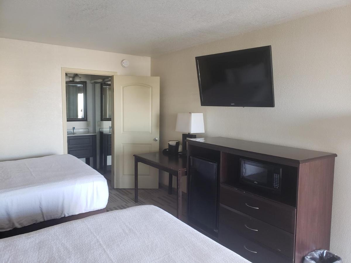 Queen Room Two Queen Beds Exterior Entrance