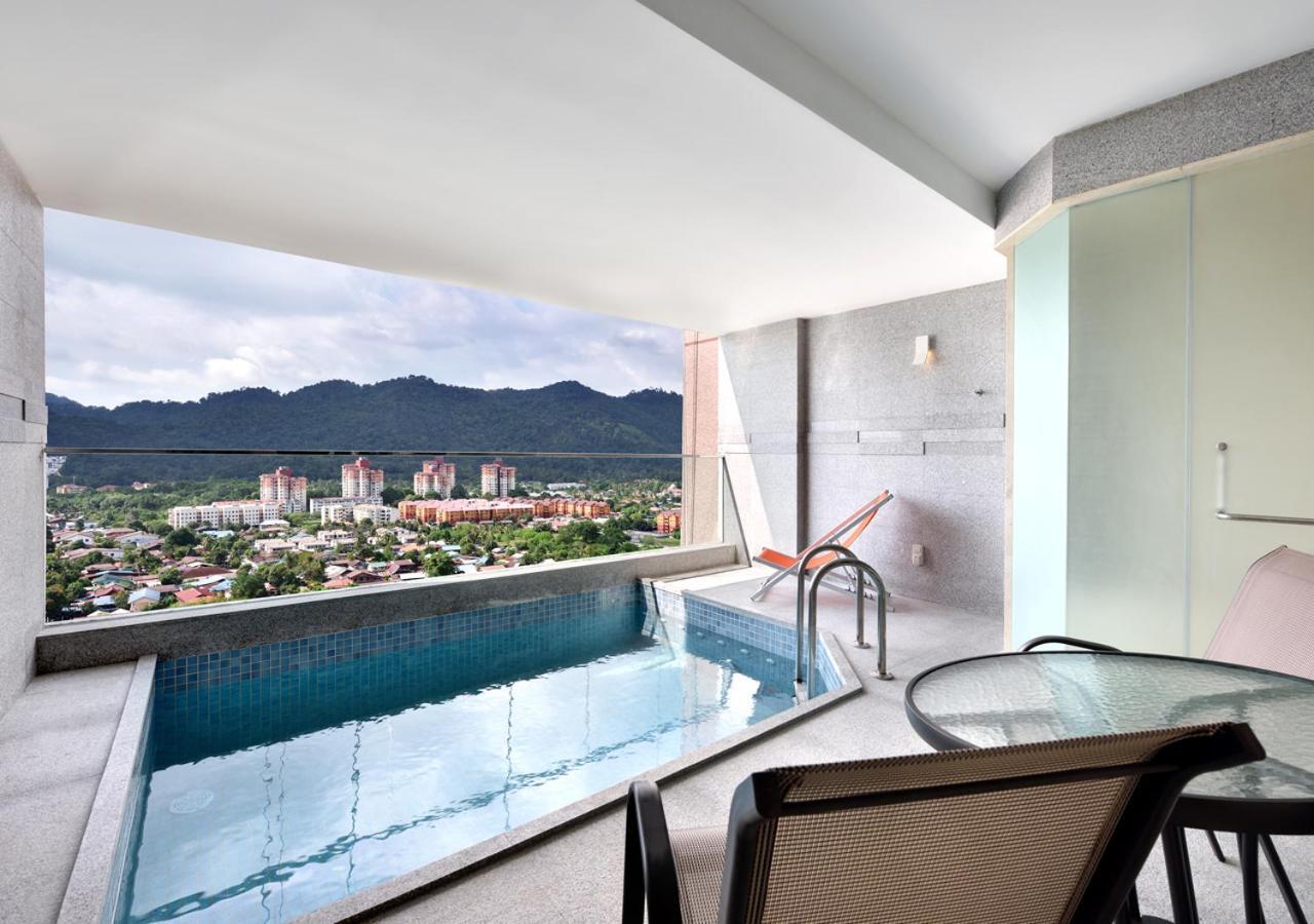 Executive Pool Suite