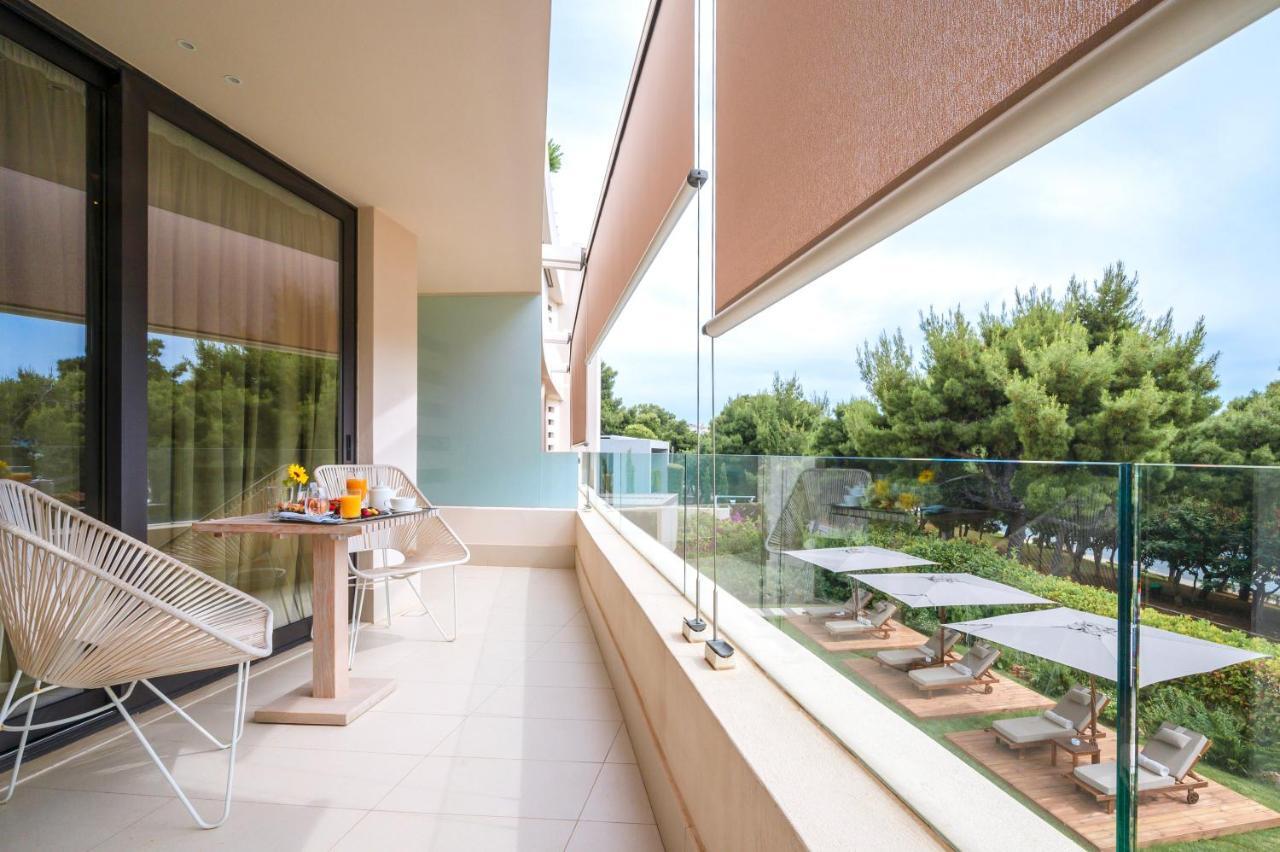Deluxe Suite Partial Sea View