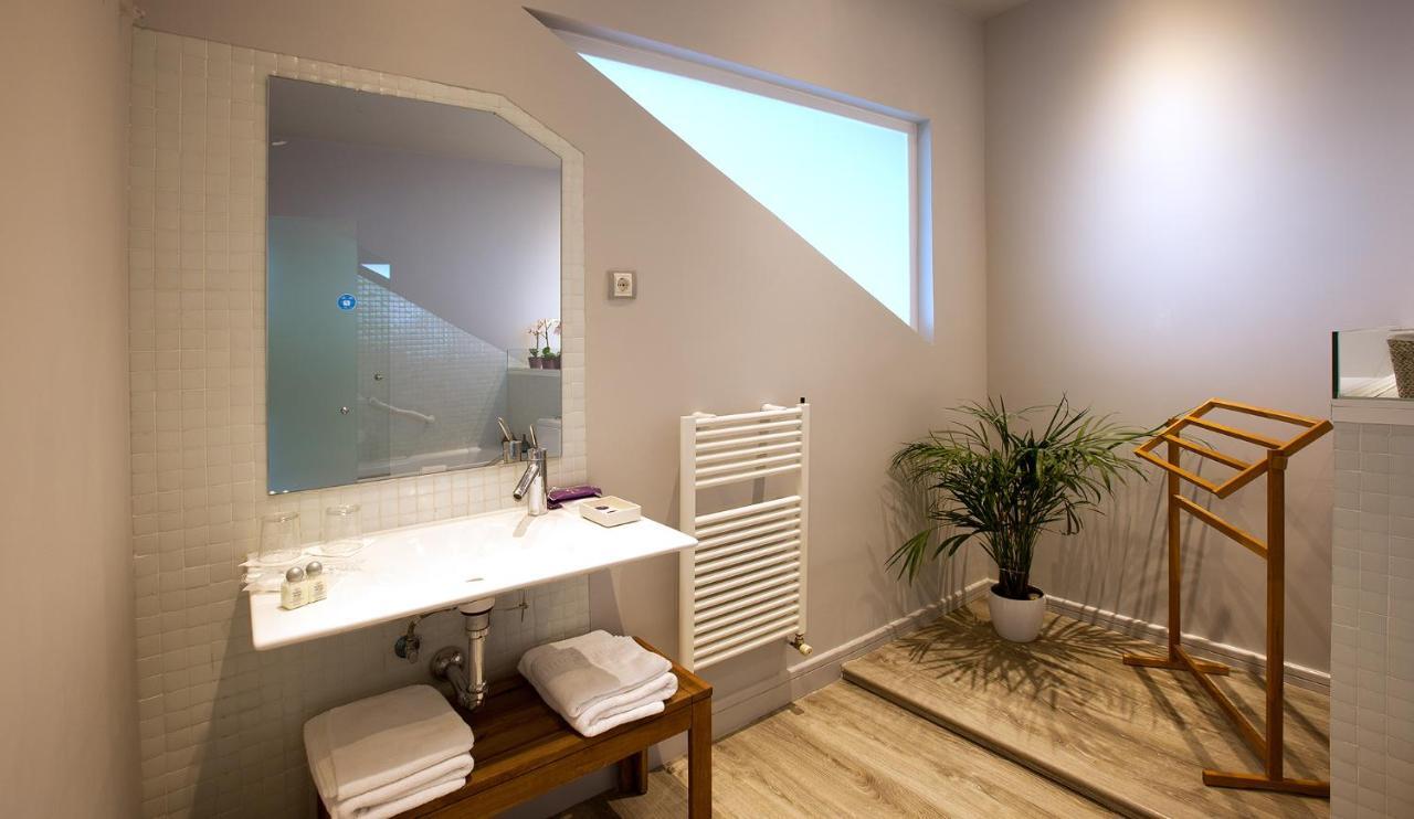 Queen Suite with Spa Bath