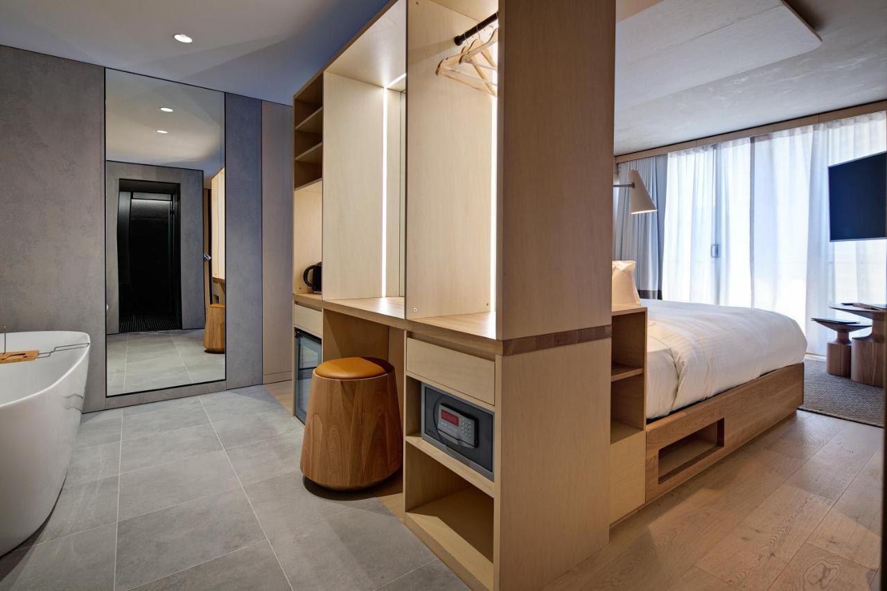 Sky Room Bath