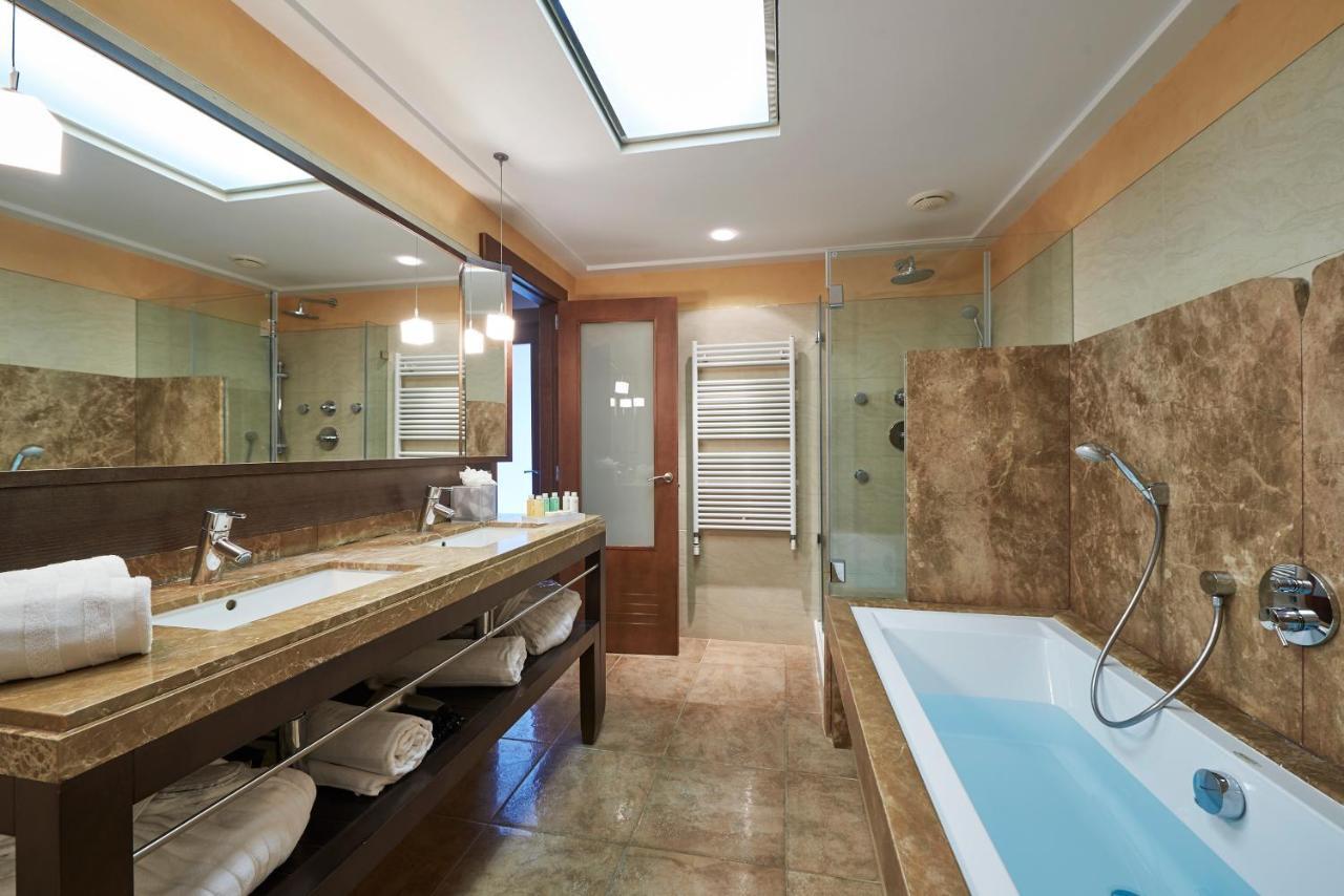Junior Suite Spa Access,1081859461:JPEG