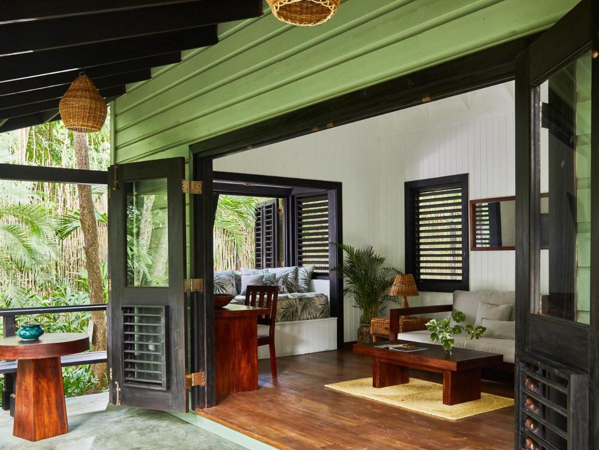 One Bedroom Lagoon Hut Lounge