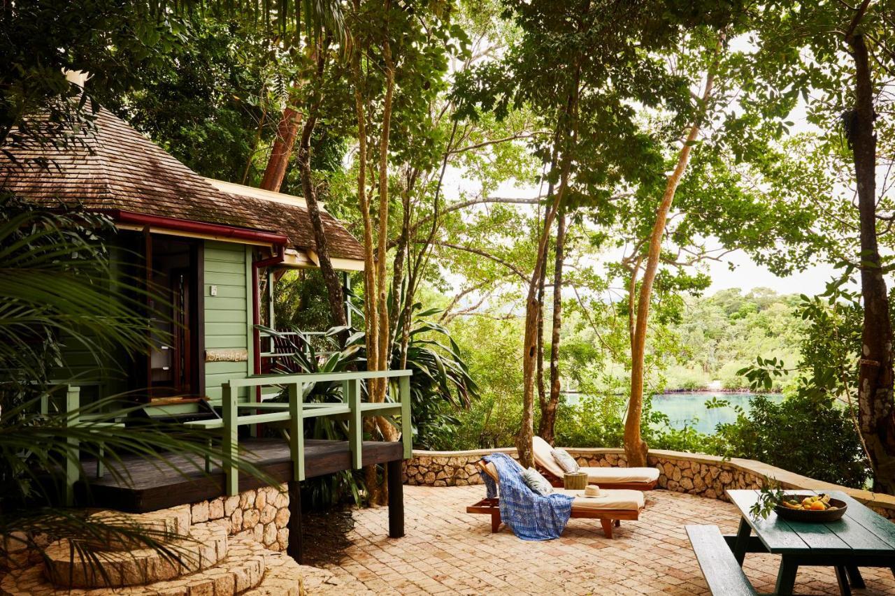 One Bedroom Lagoon Hut Lounge