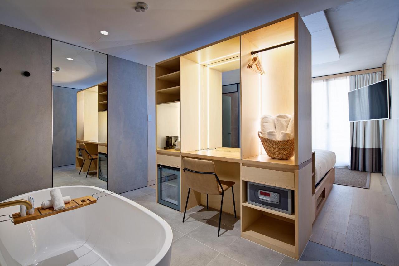 Sky Room Bath