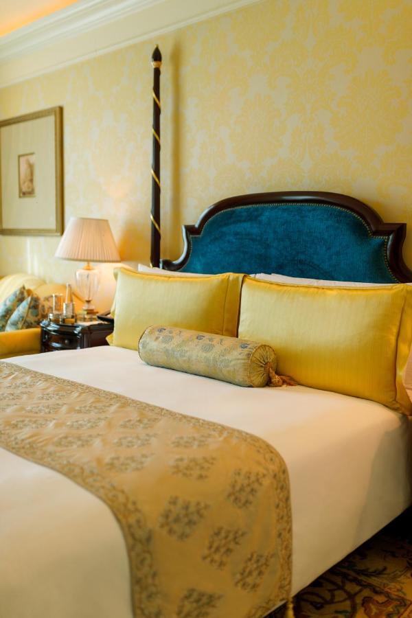 Royal Parlour Suite Airport Transfers & Lounge Access including cocktail hours 2 hours guaranteed early check late check out