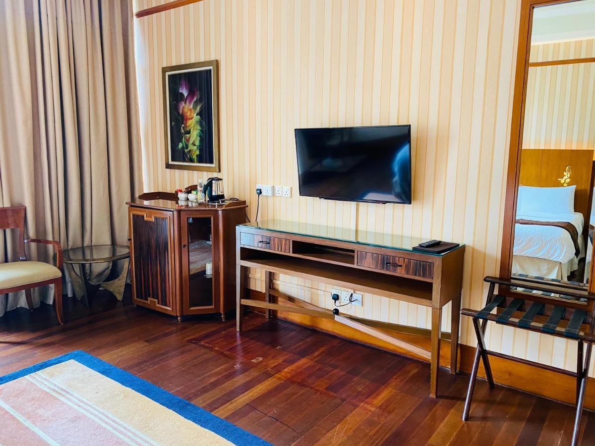 Deluxe Hill View King Room