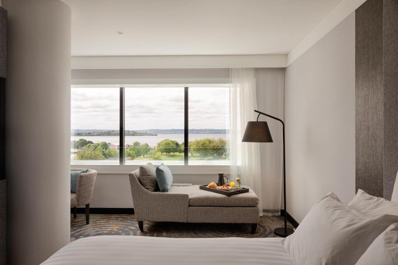 Superior King Room with Lake View