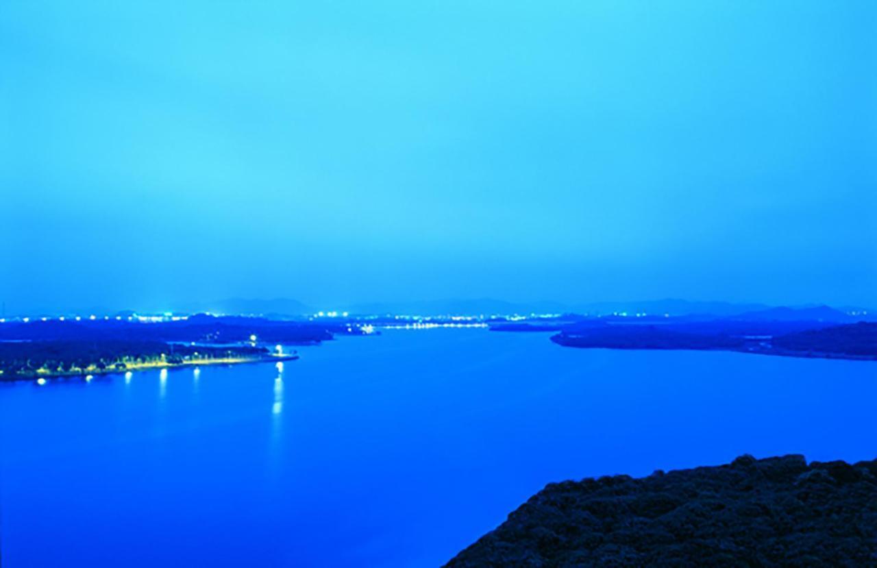 Twin Room with Lake View,1743002746:JPEG