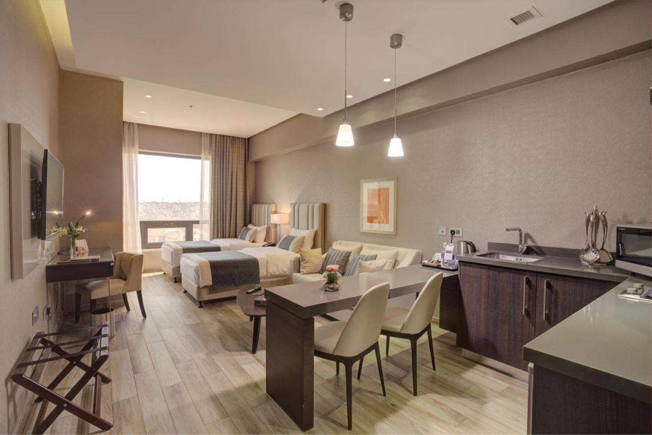 Superior Studio Suite Twin
