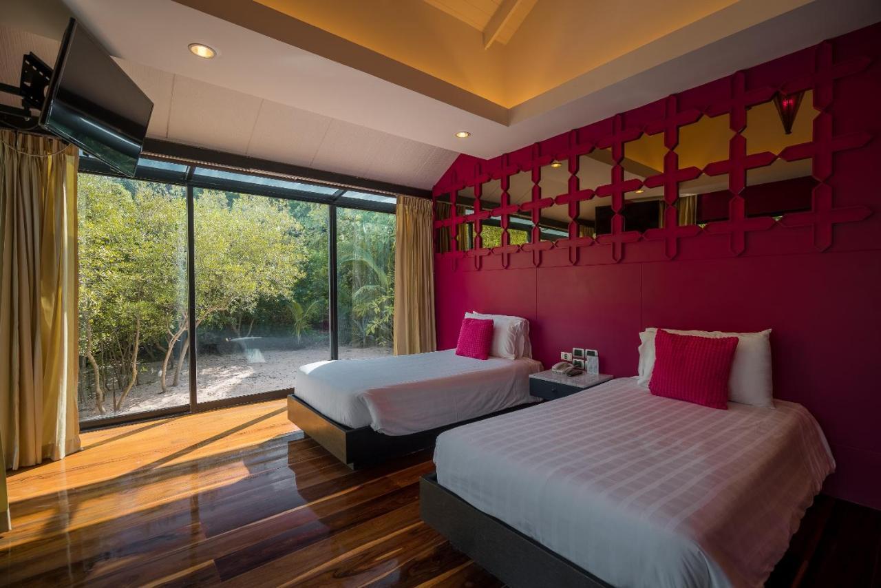 Two-Bedroom Sea House