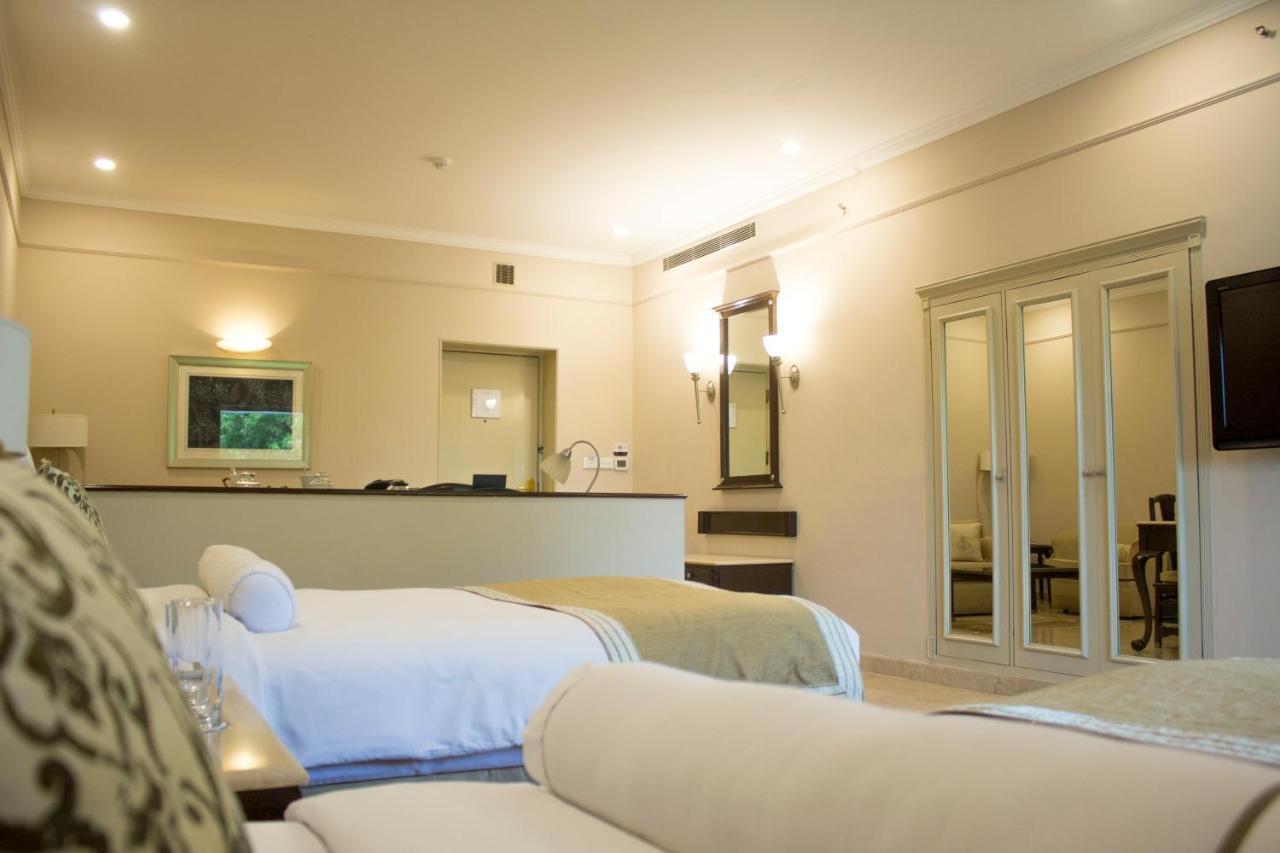 Grand Luxury Twin Bed Room